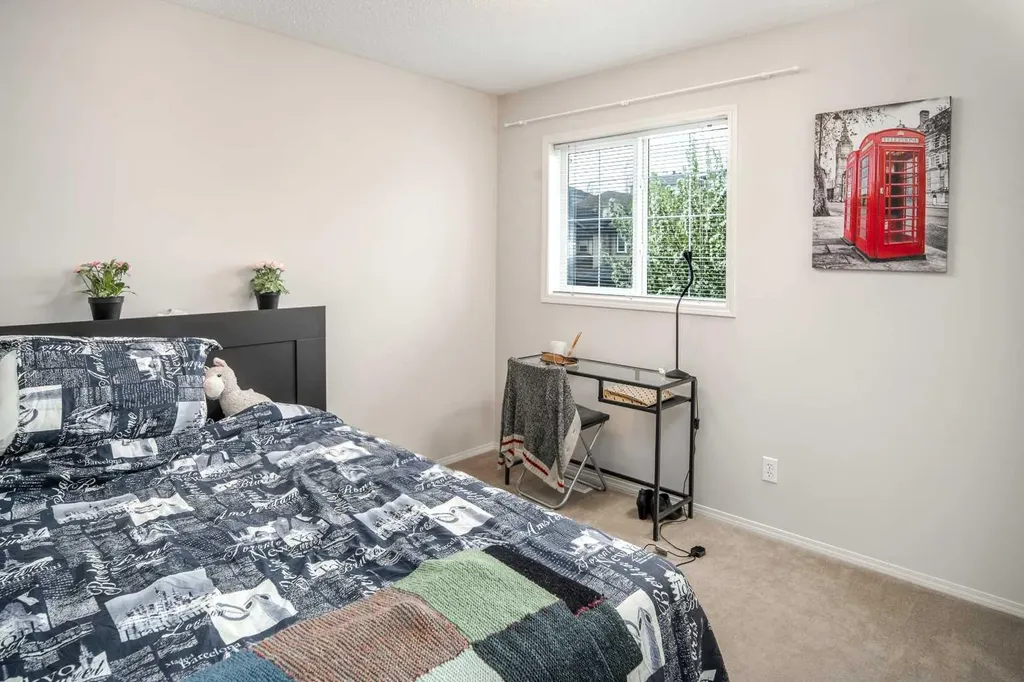 4 Springbank Bay SW Calgary AB T3H 5E4