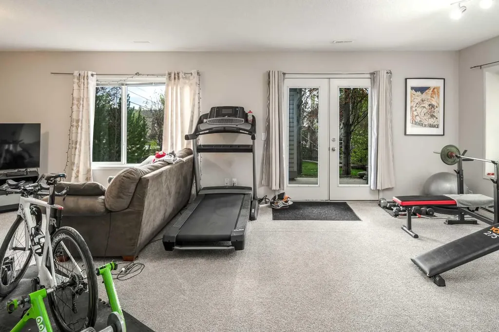 4 Springbank Bay SW Calgary AB T3H 5E4