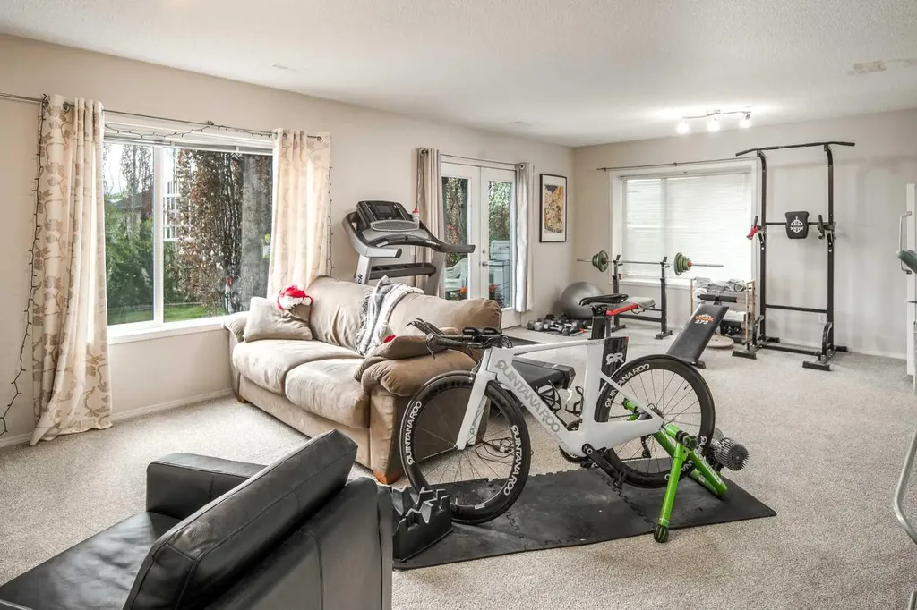 4 Springbank Bay SW Calgary AB T3H 5E4