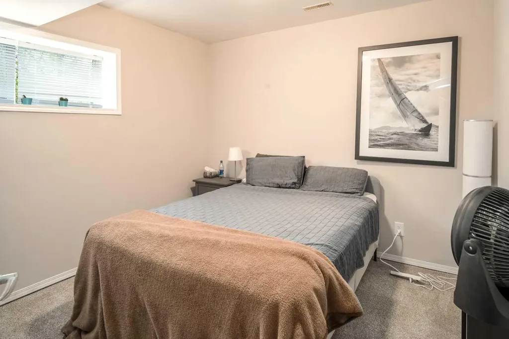 4 Springbank Bay SW Calgary AB T3H 5E4