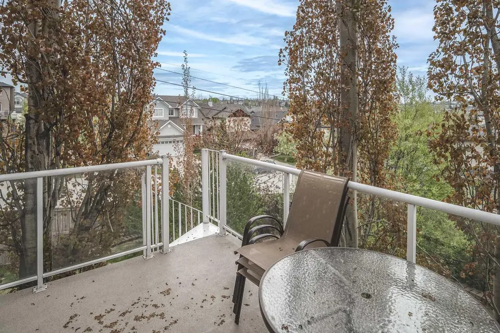 4 Springbank Bay SW Calgary AB T3H 5E4