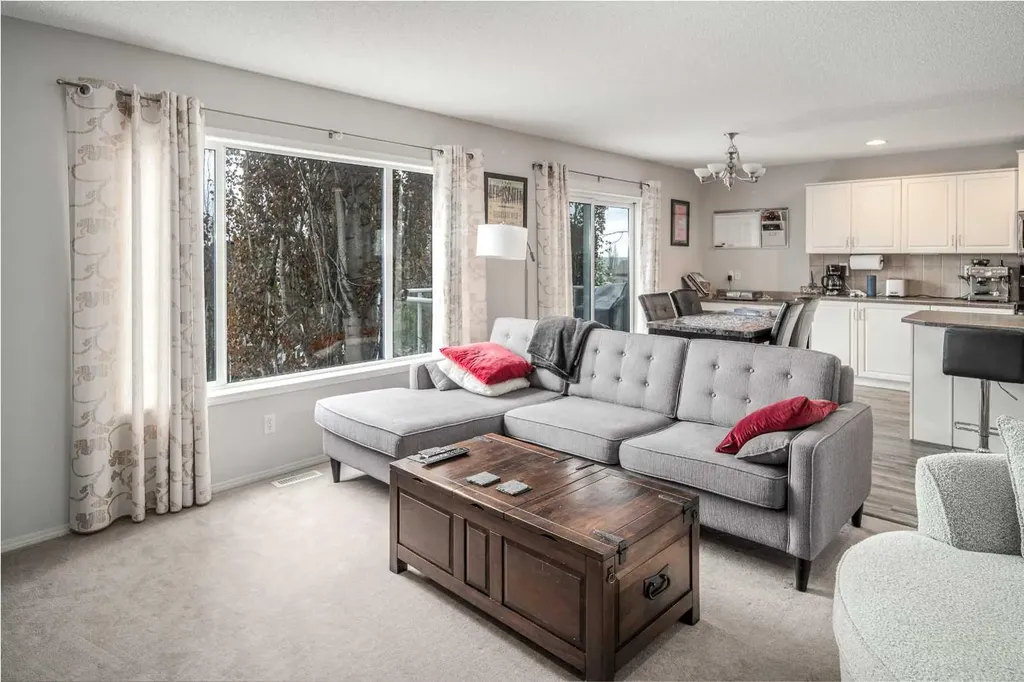 4 Springbank Bay SW Calgary AB T3H 5E4