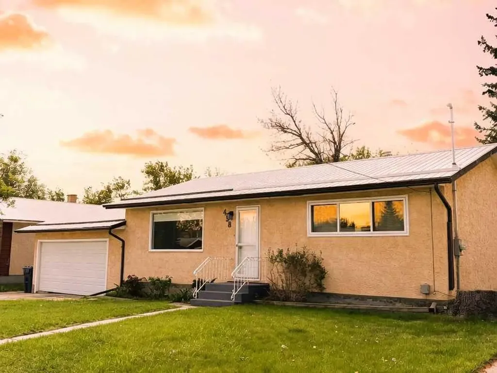 438 Charlotte Street Pincher Creek AB T0K1W0