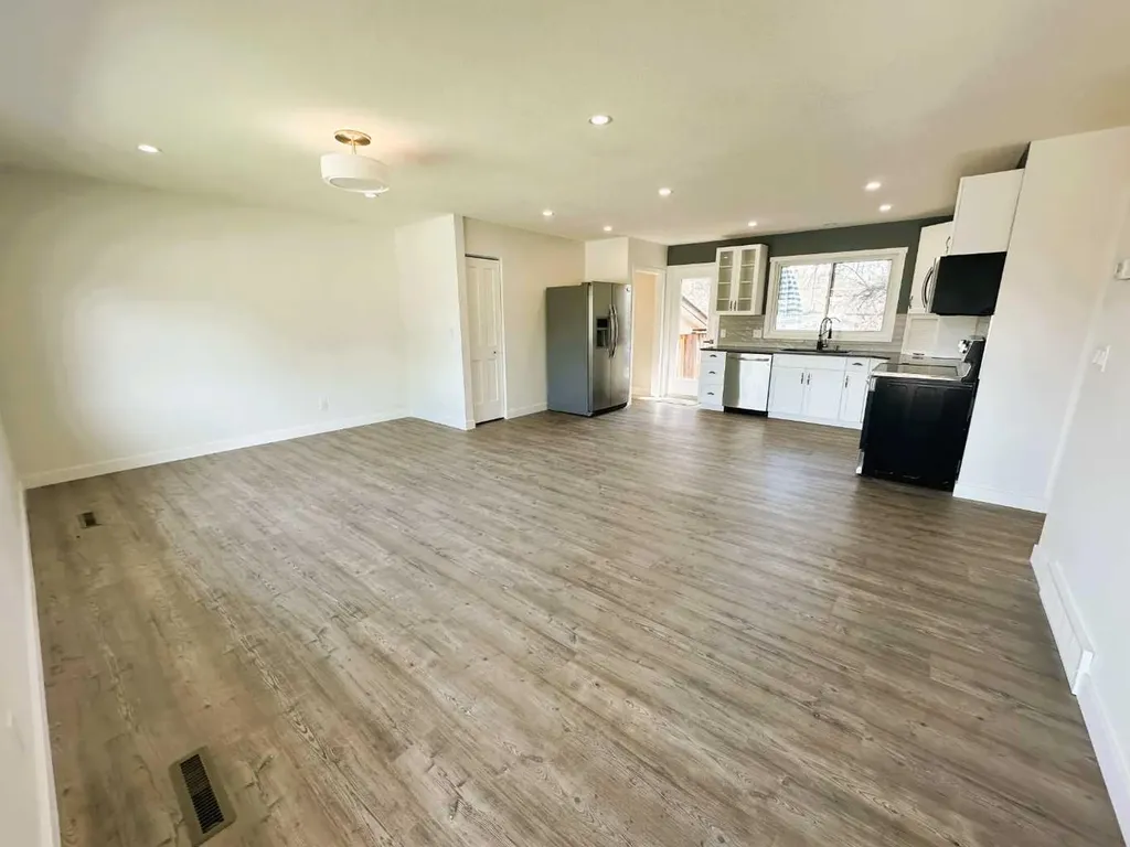 438 Charlotte Street Pincher Creek AB T0K1W0