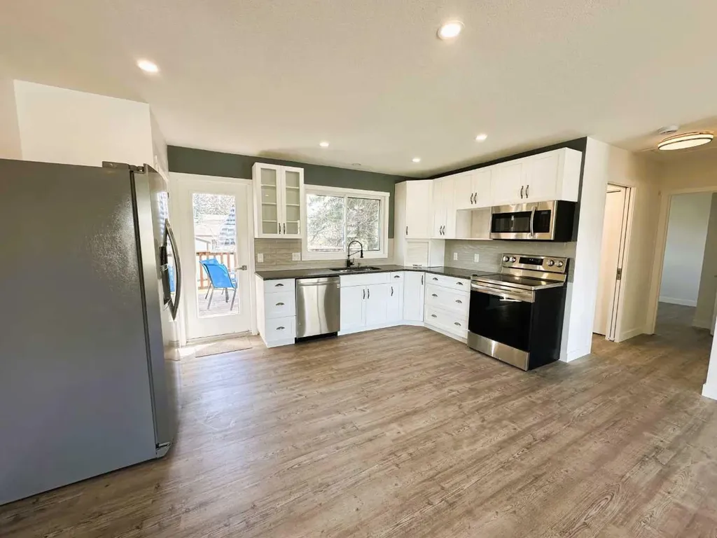 438 Charlotte Street Pincher Creek AB T0K1W0