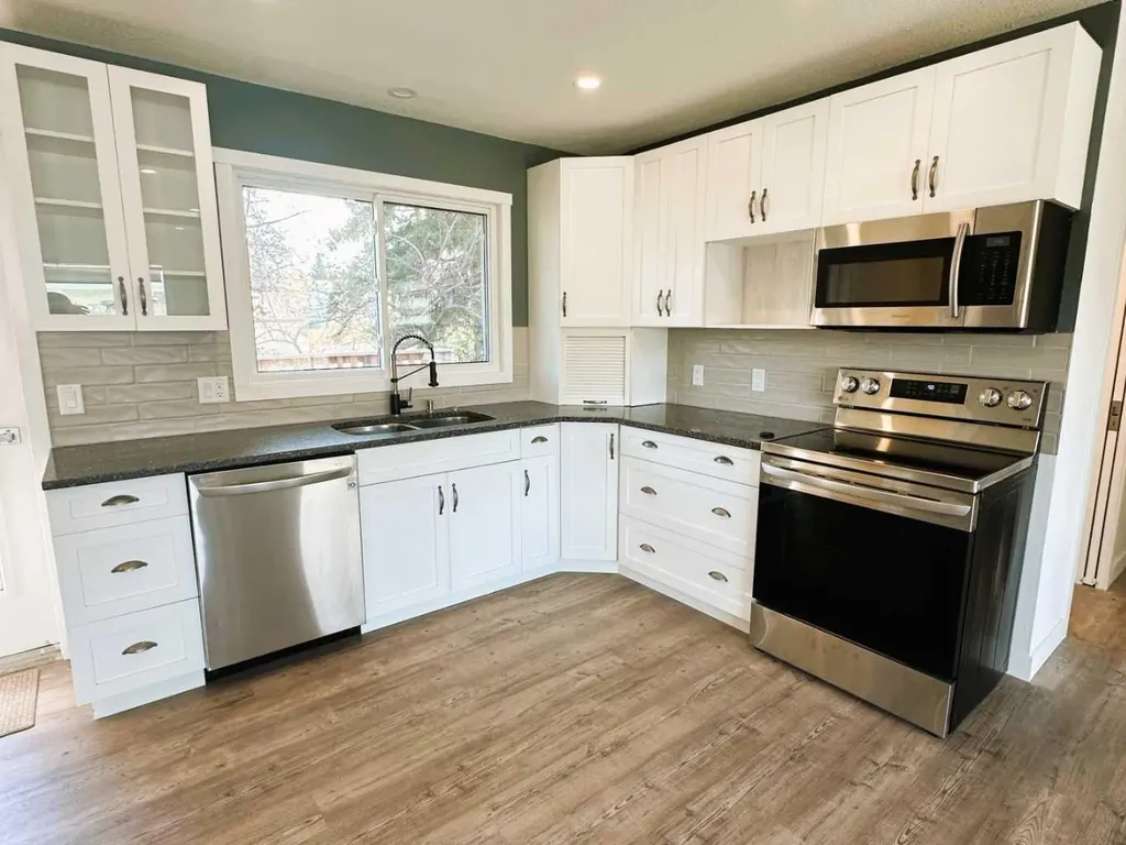 438 Charlotte Street Pincher Creek AB T0K1W0