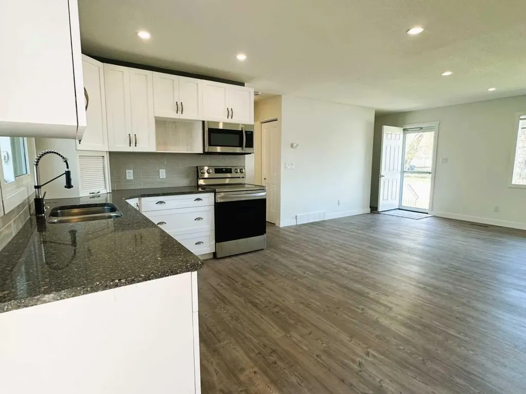 438 Charlotte Street Pincher Creek AB T0K1W0