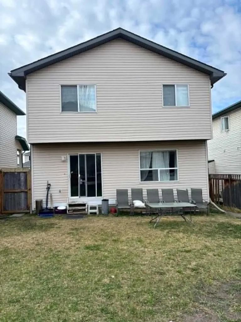 181 Tuscarora Place NW Calgary AB T3L 2G1