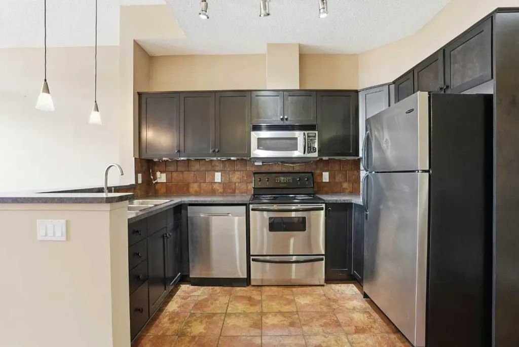 148 Rockyledge View NW Calgary AB t3g 5y4