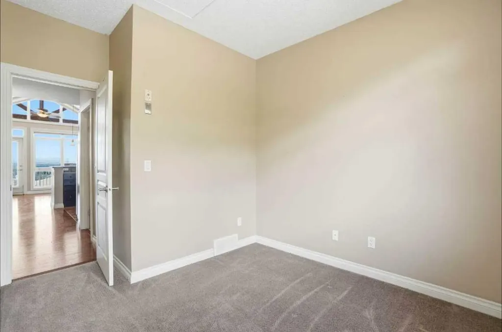 148 Rockyledge View NW Calgary AB t3g 5y4