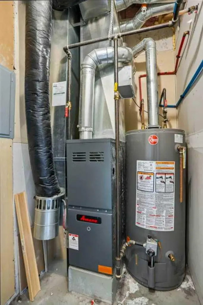 148 Rockyledge View NW Calgary AB t3g 5y4