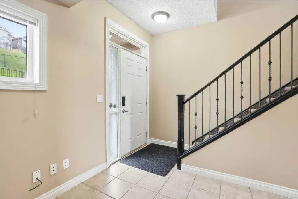 148 Rockyledge View NW Calgary AB t3g 5y4