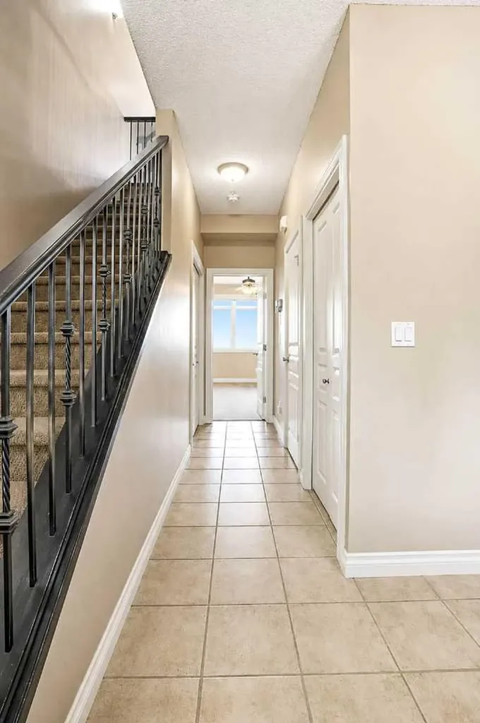 148 Rockyledge View NW Calgary AB t3g 5y4