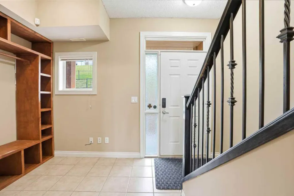 148 Rockyledge View NW Calgary AB t3g 5y4