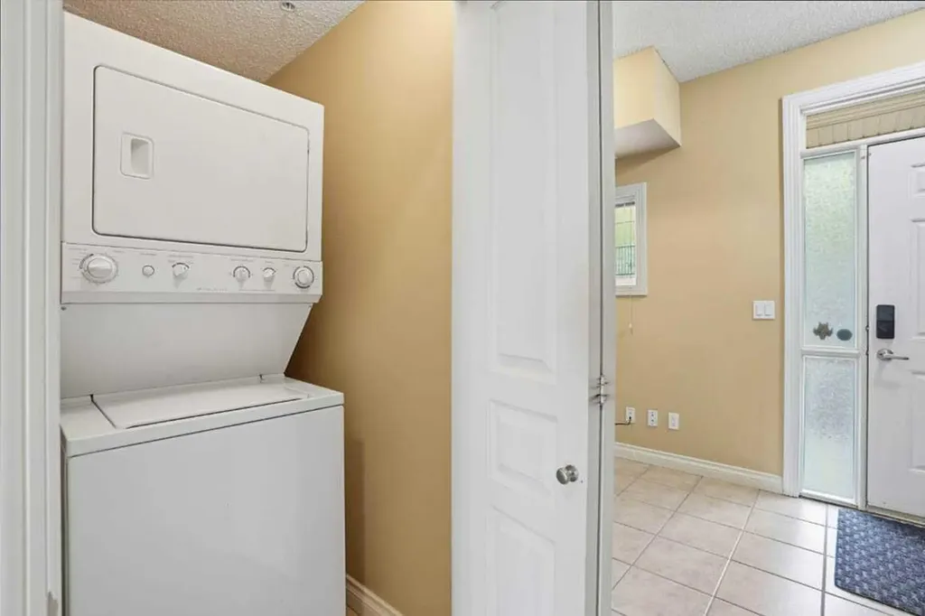148 Rockyledge View NW Calgary AB t3g 5y4