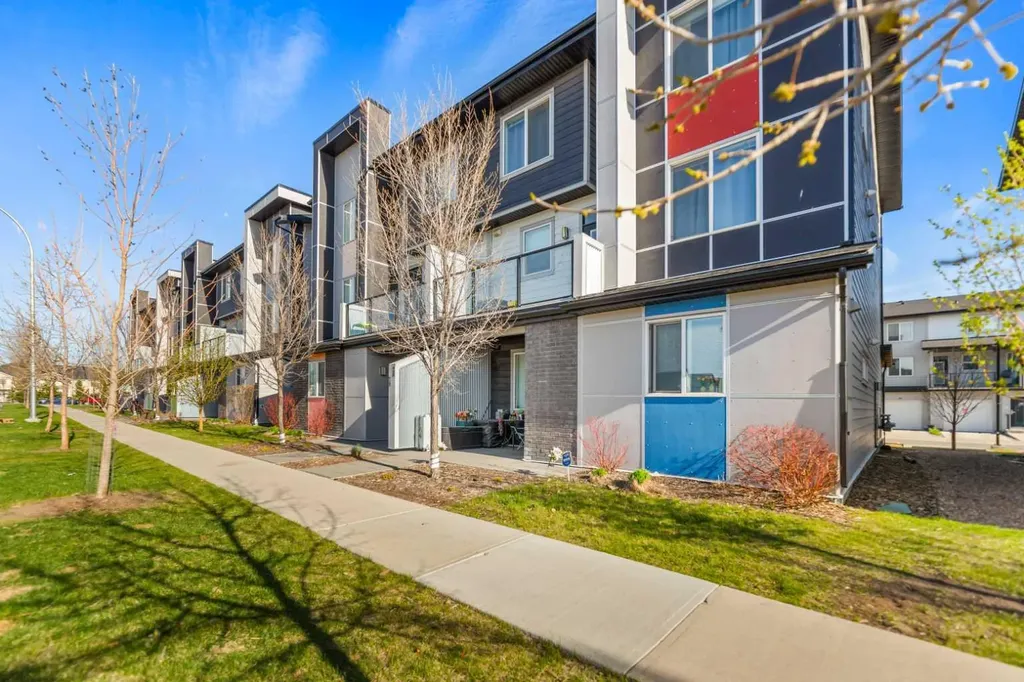 26 Redstone Way NE Calgary AB T3N 1M6
