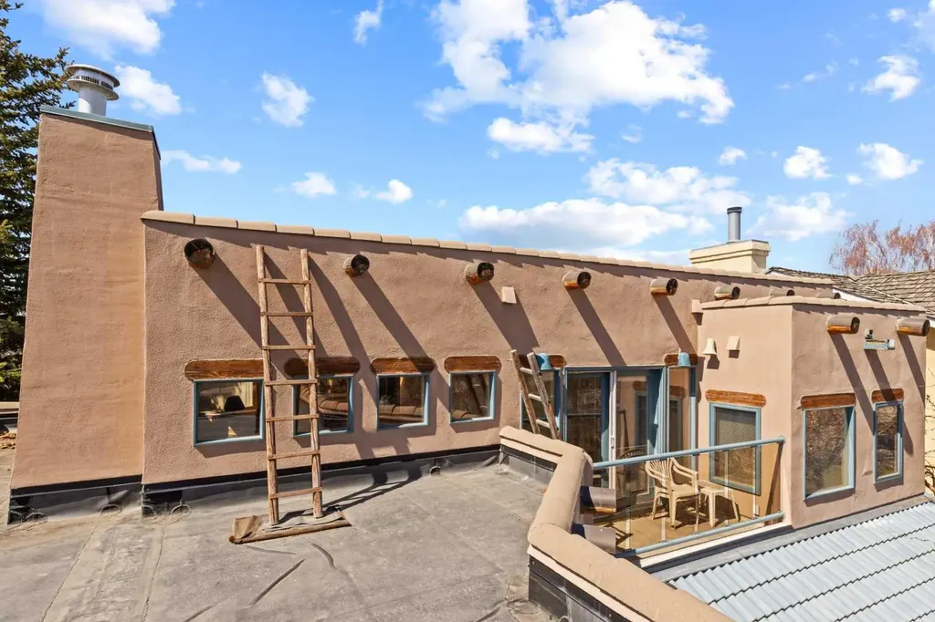 1115 16a Street NW Calgary AB T2N 2C9
