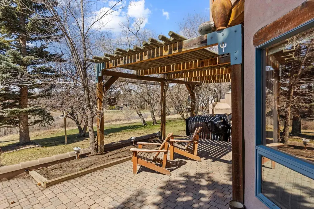 1115 16a Street NW Calgary AB T2N 2C9
