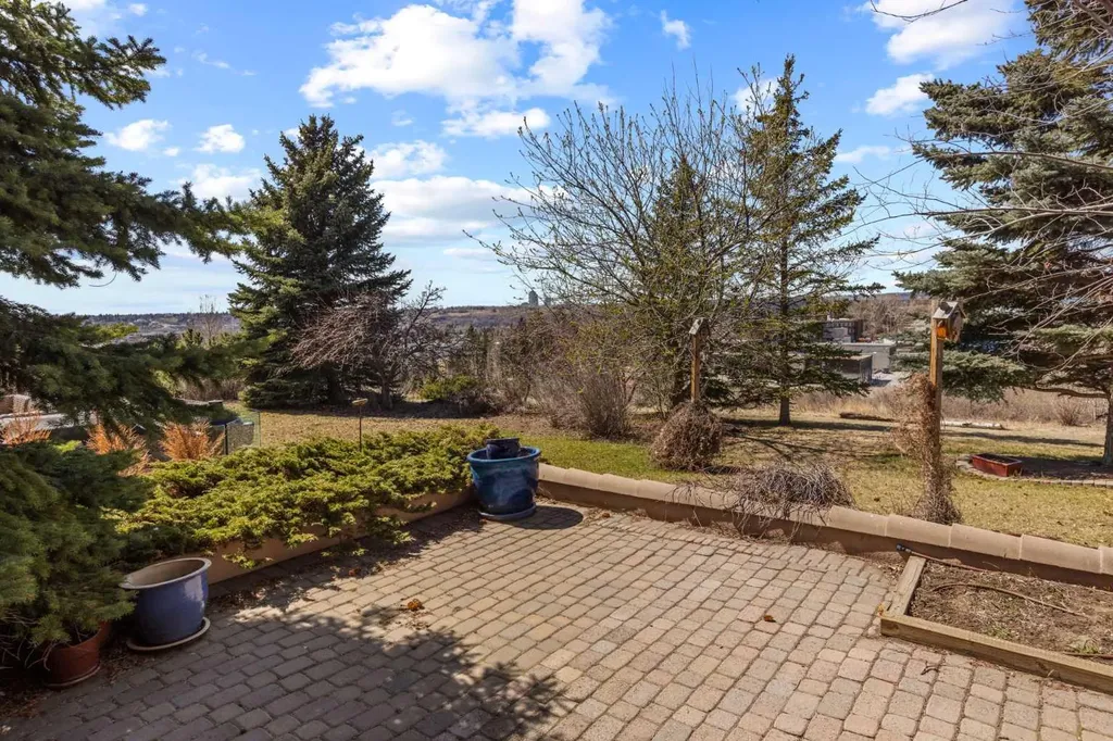 1115 16a Street NW Calgary AB T2N 2C9