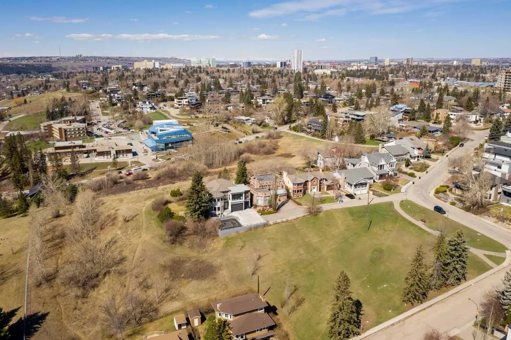 1115 16a Street NW Calgary AB T2N 2C9