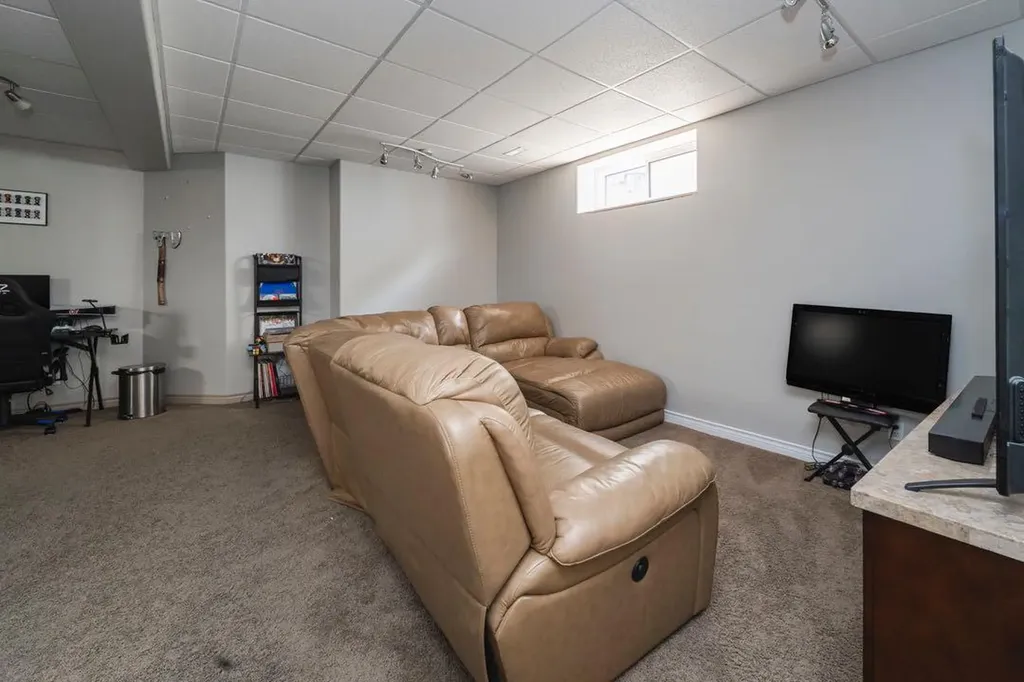 131 Wolff Way Fort Mcmurray AB T9H 5G9