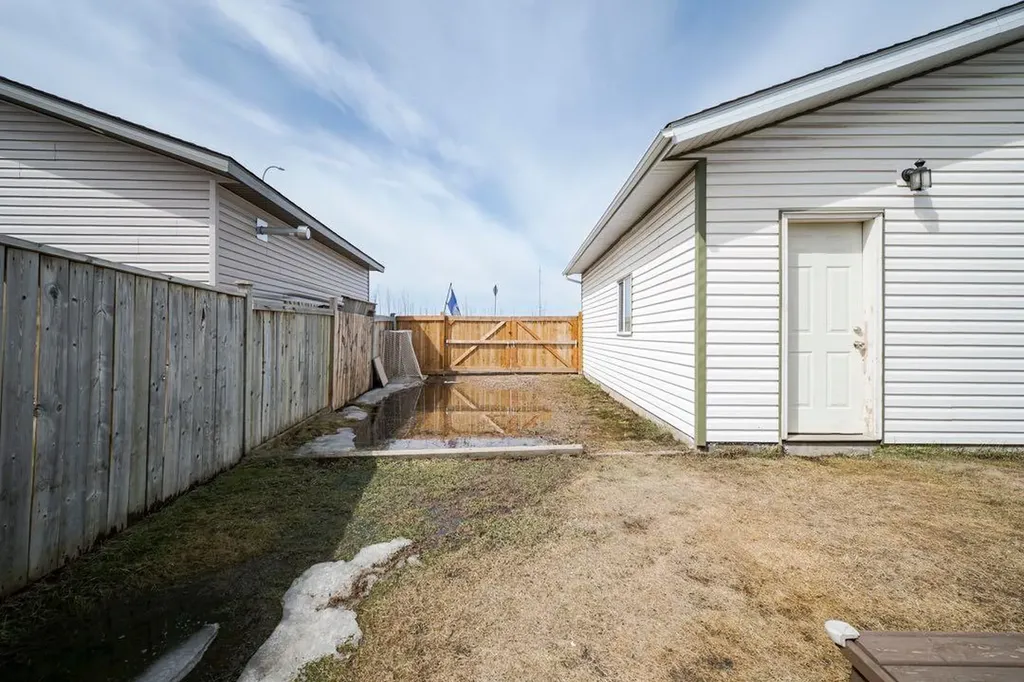 131 Wolff Way Fort Mcmurray AB T9H 5G9