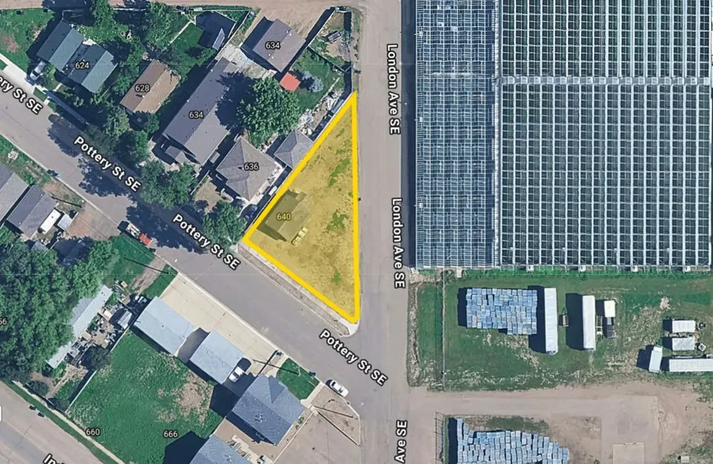 640 Pottery Street SE Medicine Hat AB T1A 7G2