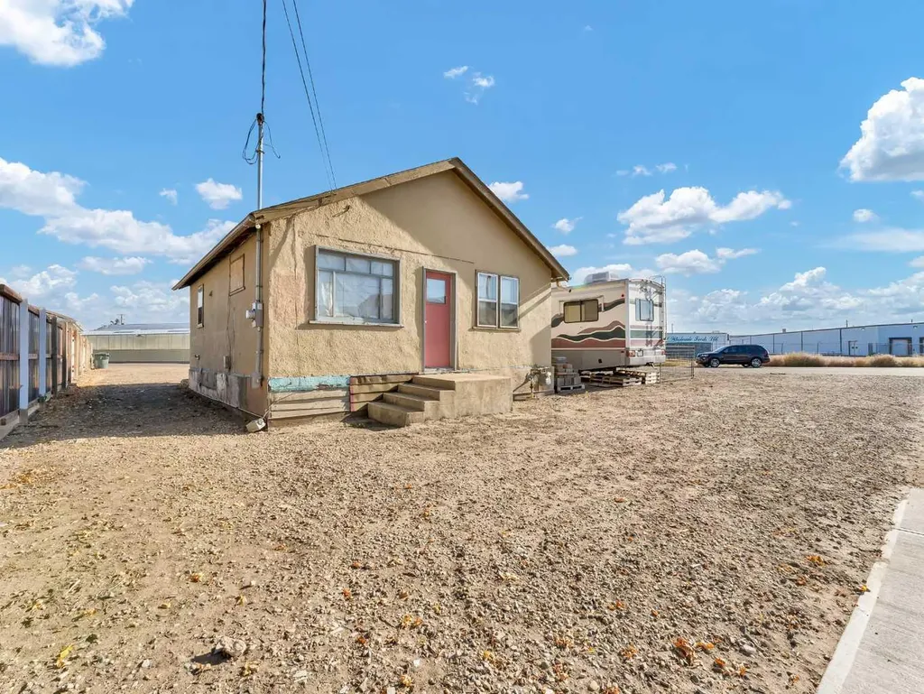 640 Pottery Street SE Medicine Hat AB T1A 7G2