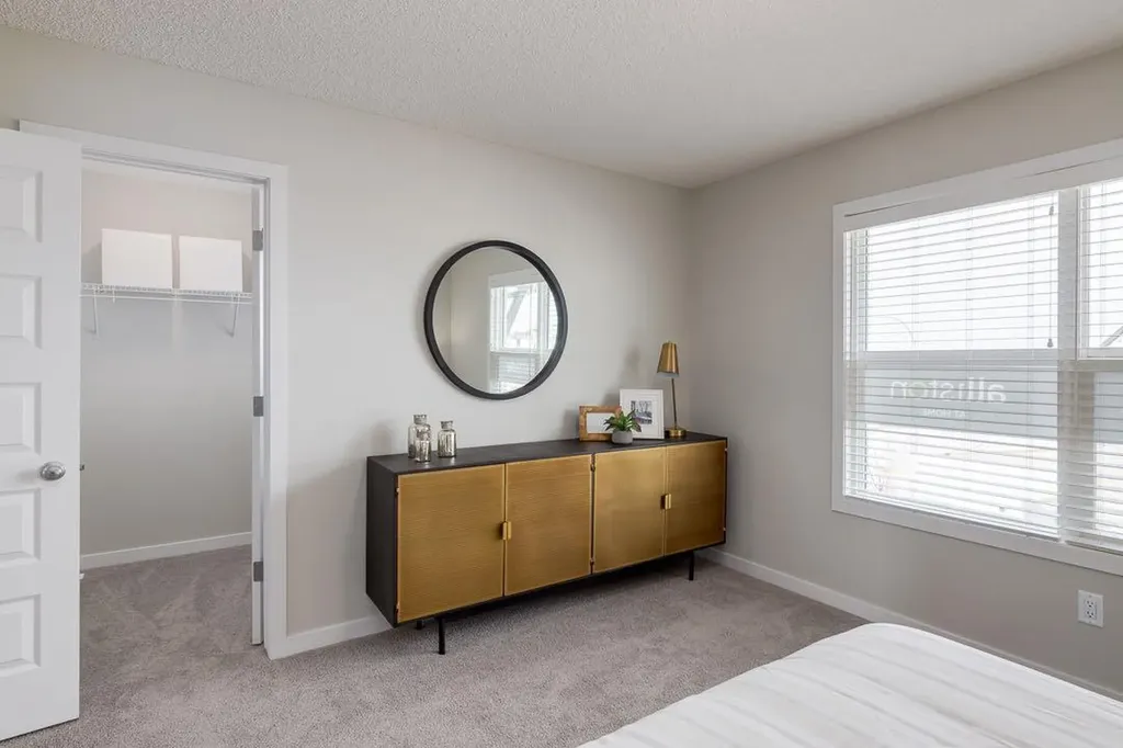 44 Tillotson Loop Okotoks AB T1S 1S5