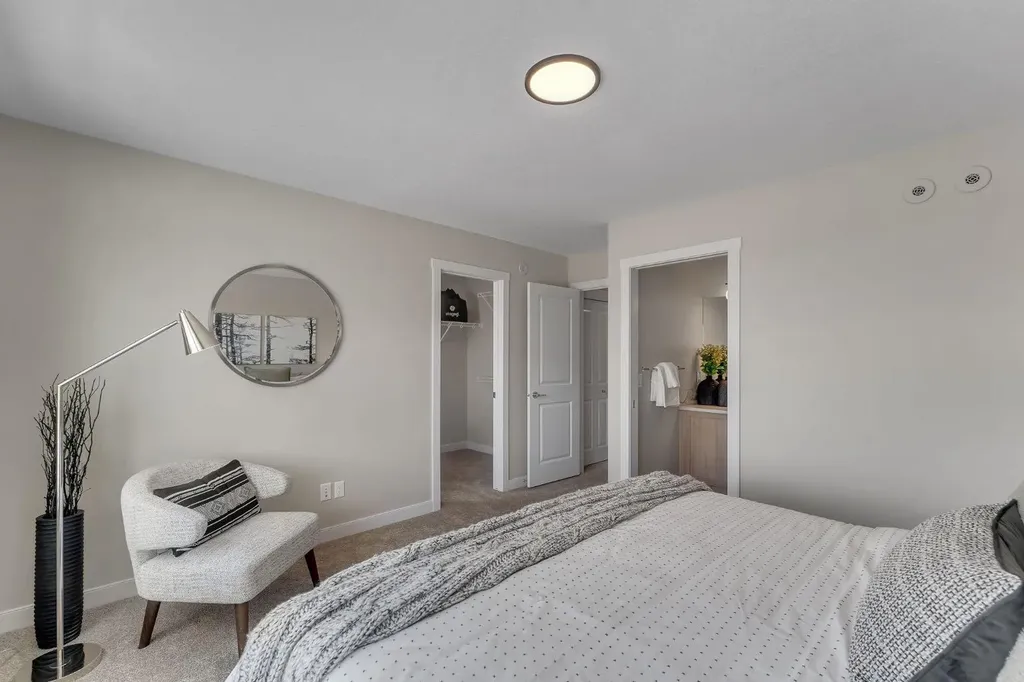 44 Tillotson Loop Okotoks AB T1S 1S5