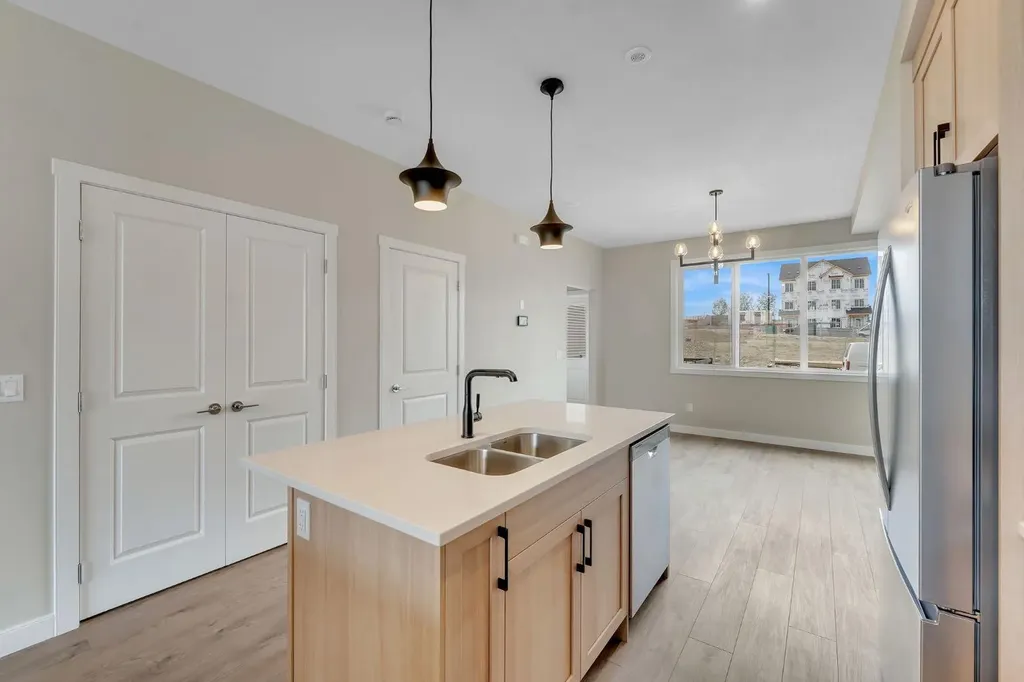 44 Tillotson Loop Okotoks AB T1S 1S5