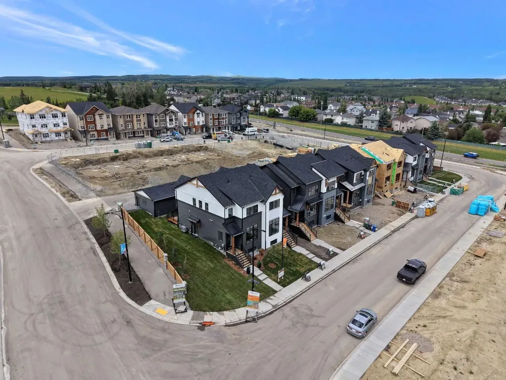 44 Tillotson Loop Okotoks AB T1S 1S5
