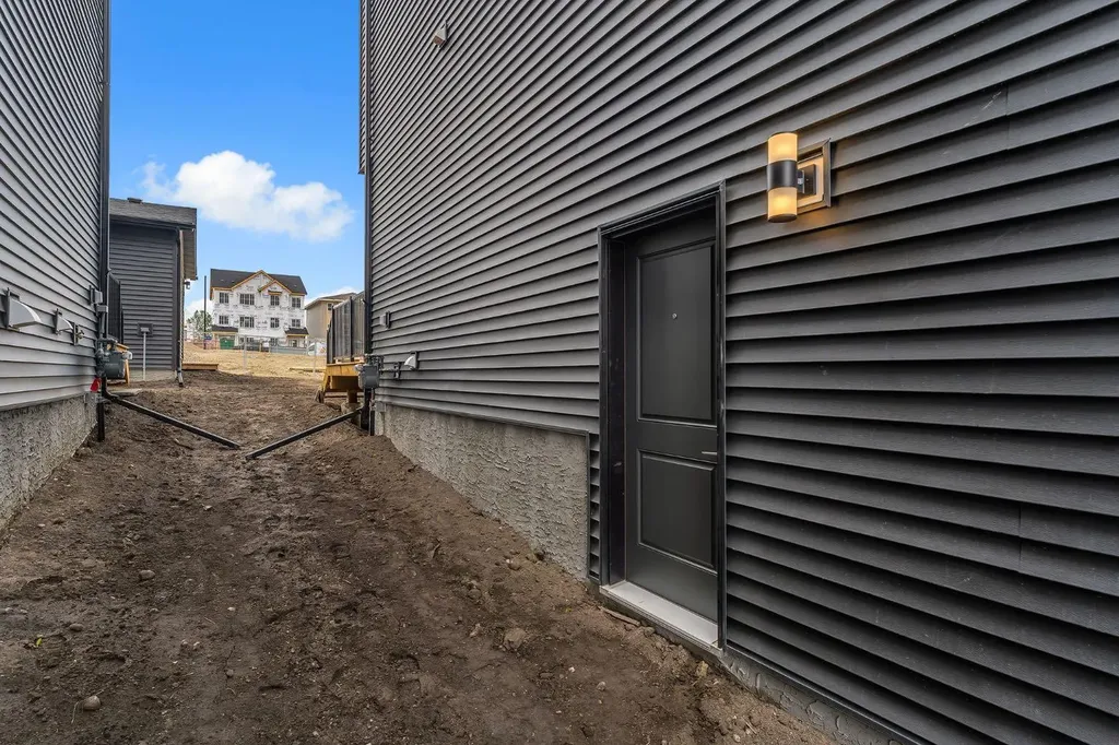 44 Tillotson Loop Okotoks AB T1S 1S5