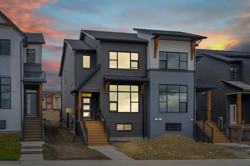 44 Tillotson Loop Okotoks AB T1S 1S5