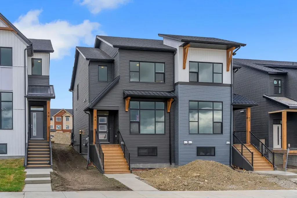 44 Tillotson Loop Okotoks AB T1S 1S5