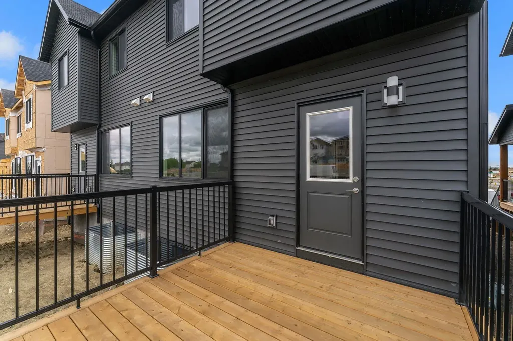 44 Tillotson Loop Okotoks AB T1S 1S5