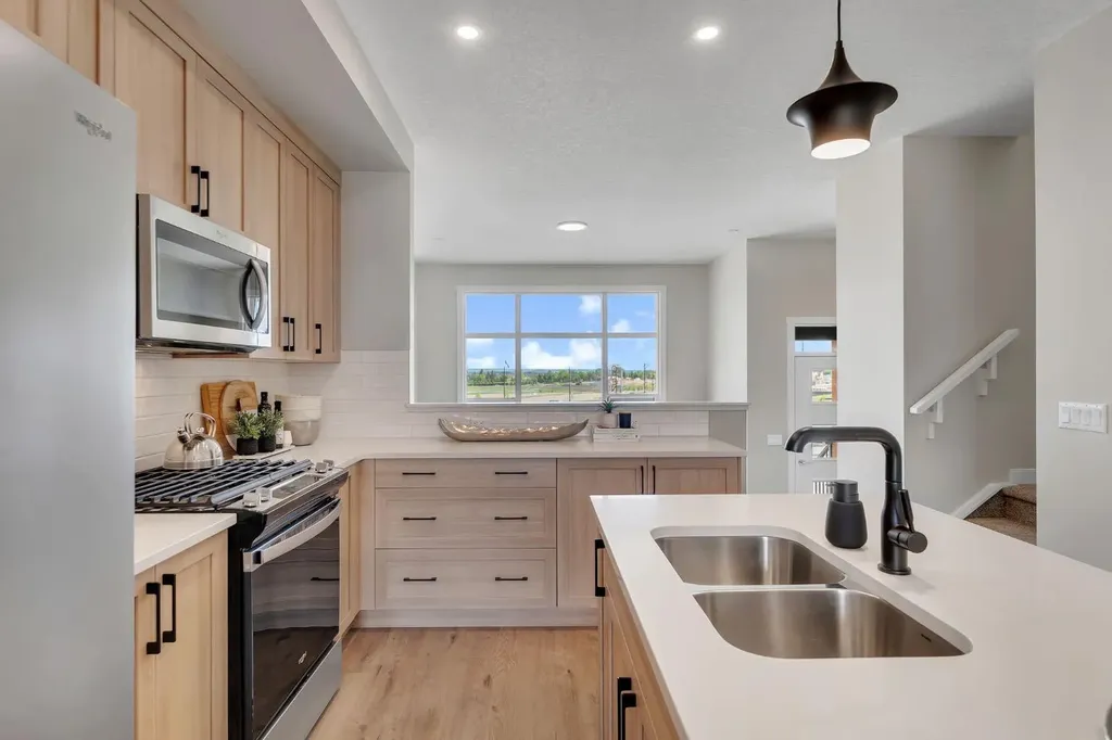 44 Tillotson Loop Okotoks AB T1S 1S5