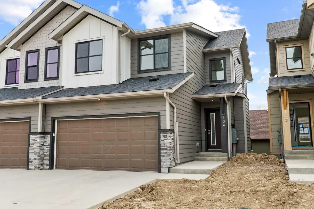 2231 81 Street SW Calgary AB T3H3V9