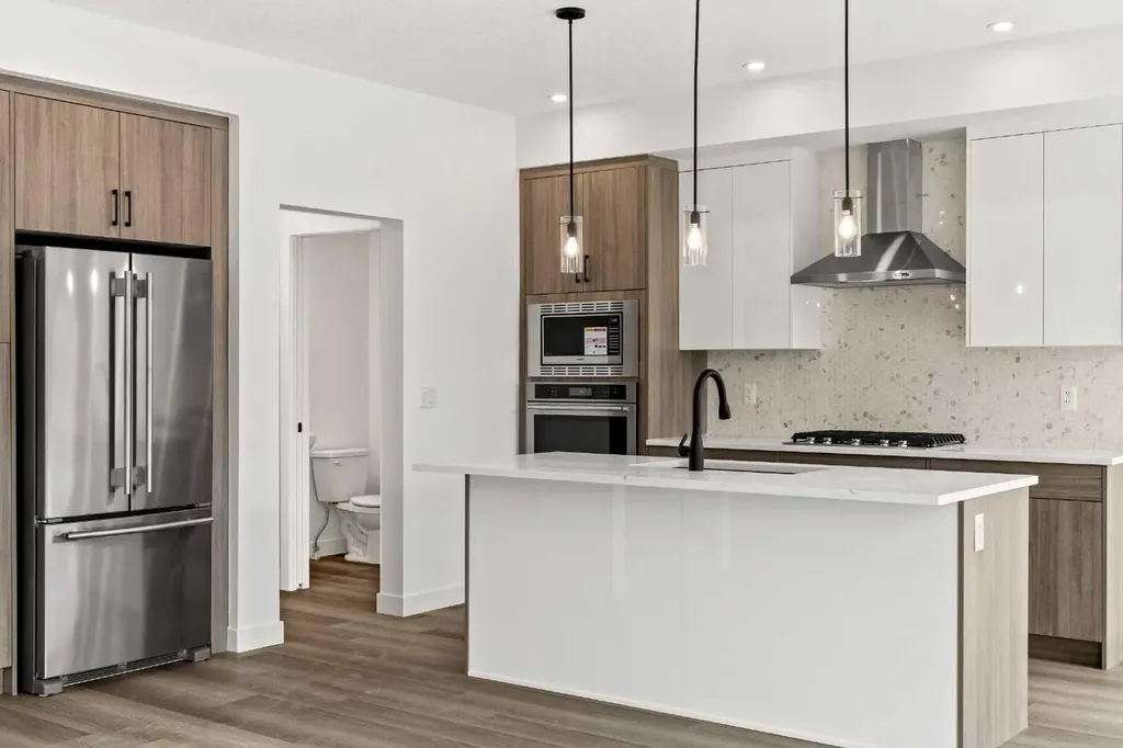 2231 81 Street SW Calgary AB T3H3V9