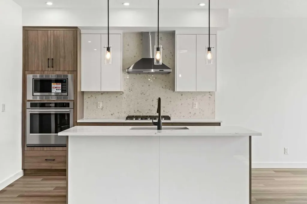 2231 81 Street SW Calgary AB T3H3V9