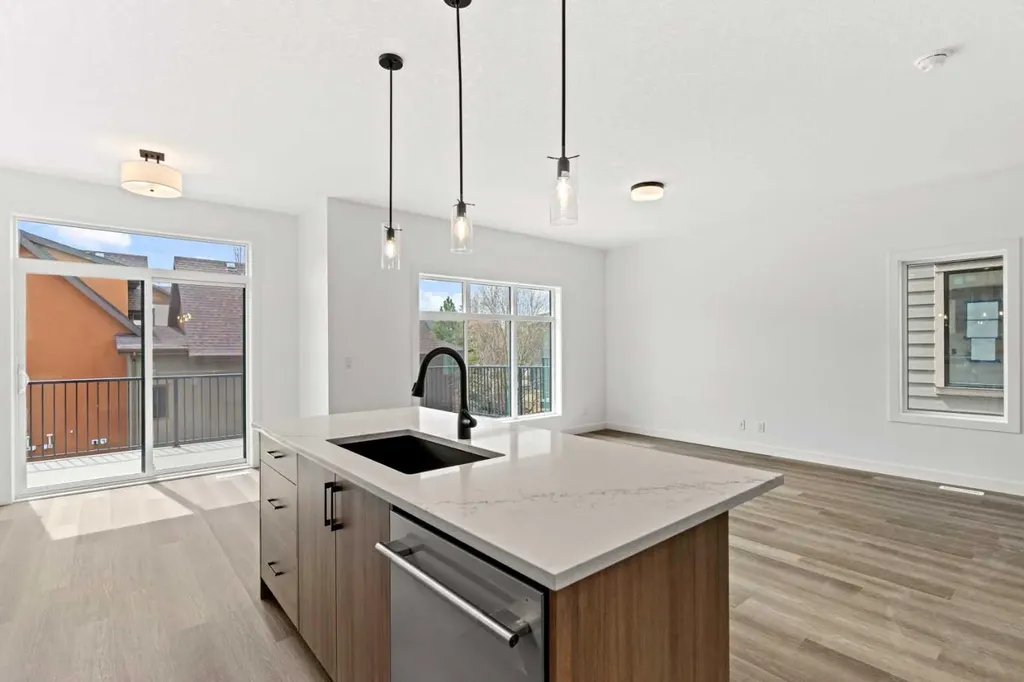 2231 81 Street SW Calgary AB T3H3V9