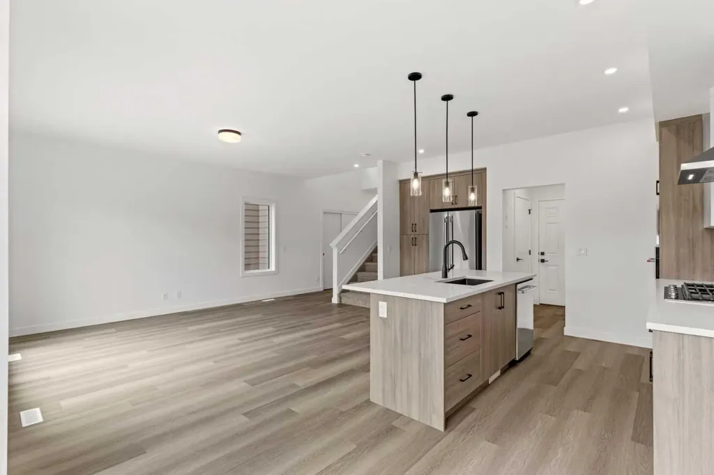 2231 81 Street SW Calgary AB T3H3V9