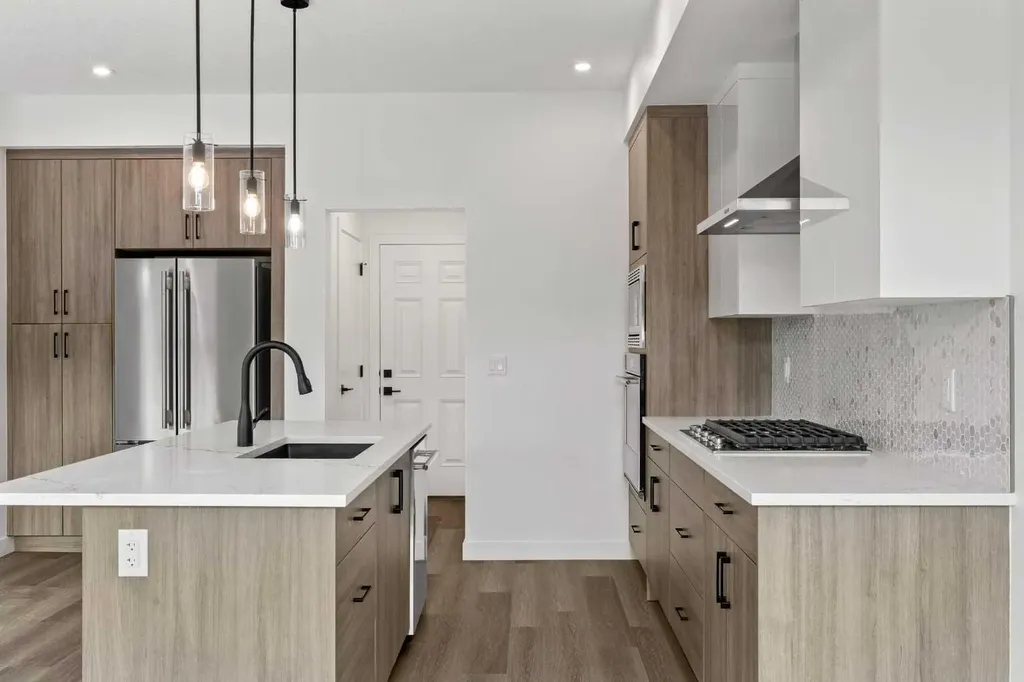 2231 81 Street SW Calgary AB T3H3V9