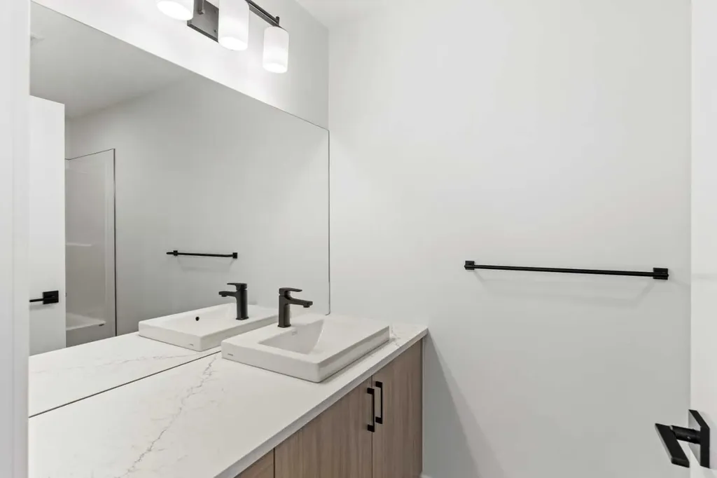 2231 81 Street SW Calgary AB T3H3V9