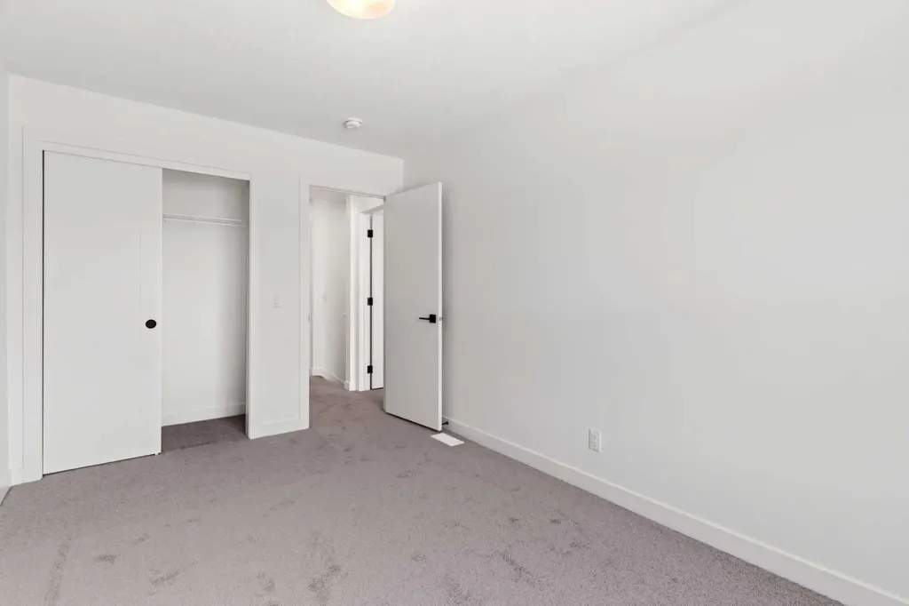 2231 81 Street SW Calgary AB T3H3V9