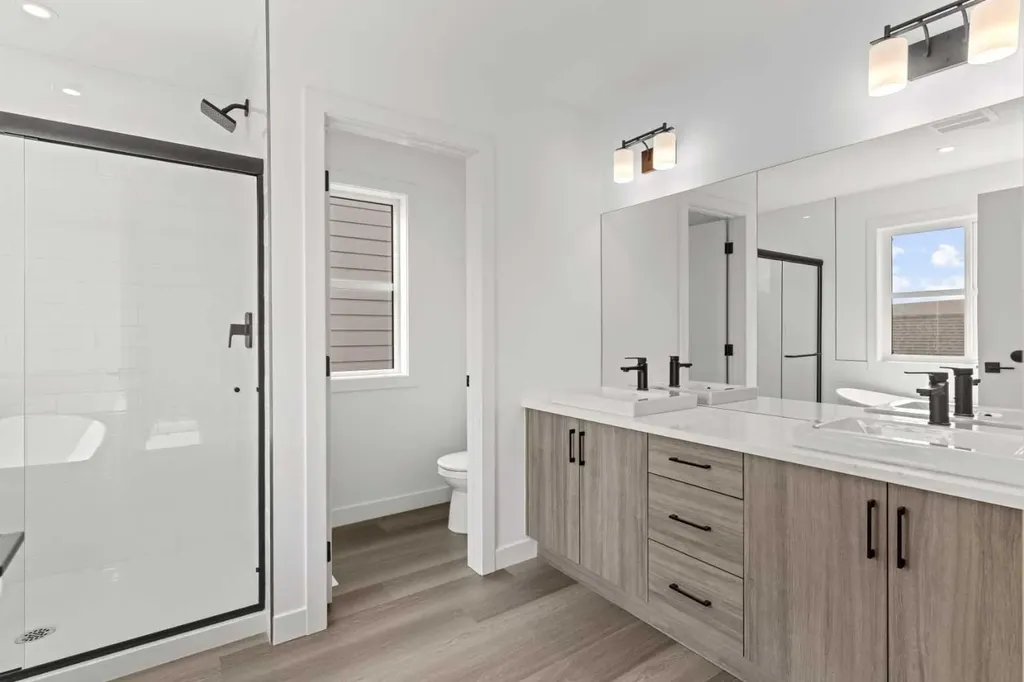 2231 81 Street SW Calgary AB T3H3V9