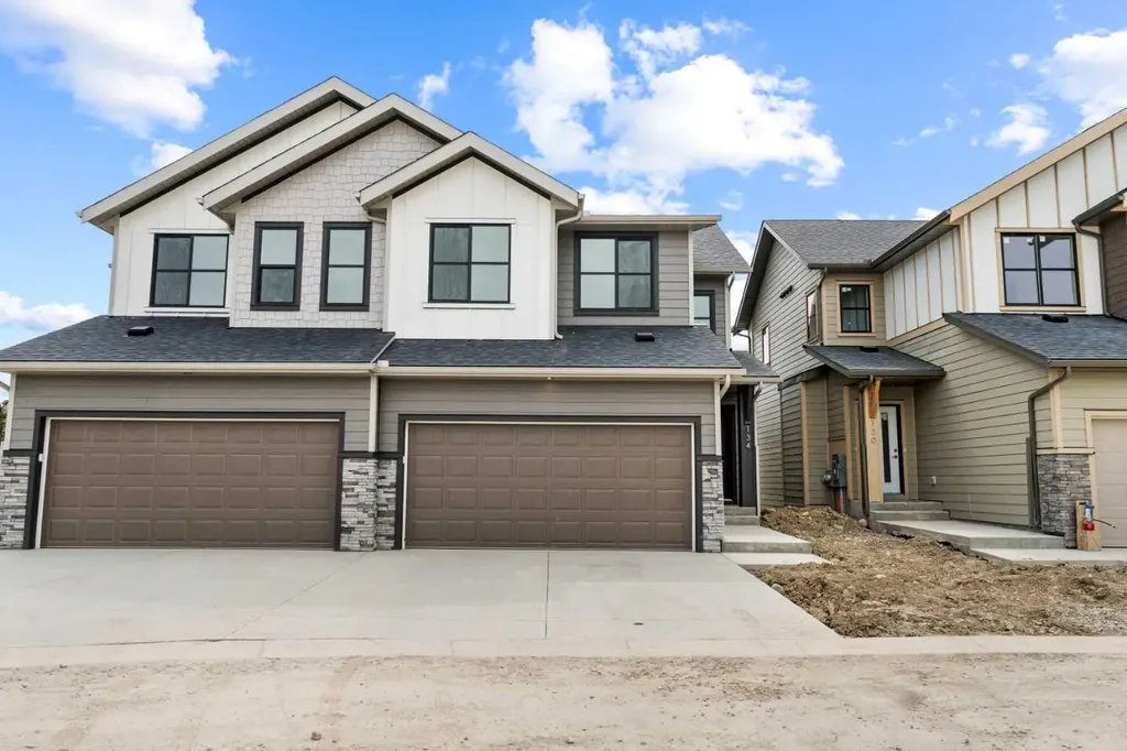 2231 81 Street SW Calgary AB T3H3V9