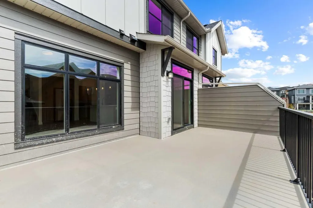 2231 81 Street SW Calgary AB T3H3V9