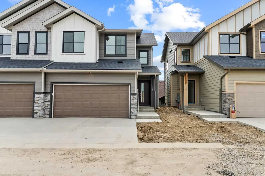 2231 81 Street SW Calgary AB T3H3V9