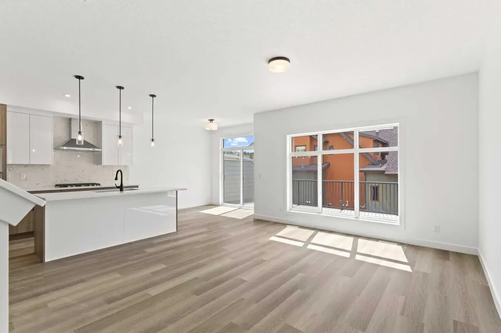 2231 81 Street SW Calgary AB T3H3V9